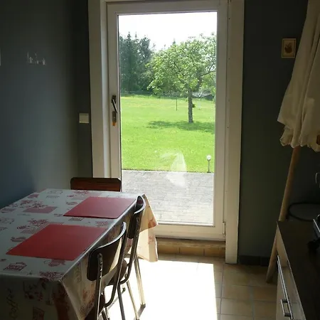 Au Rond Chene לינה וארוחת בוקר Biron