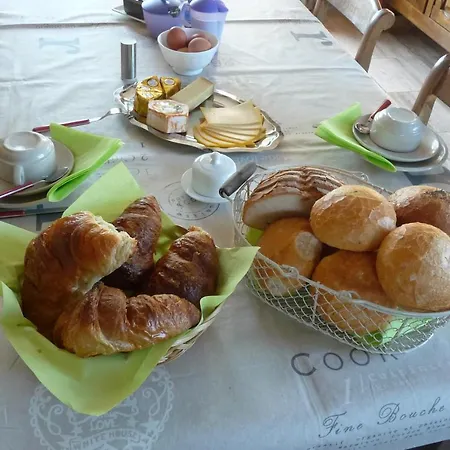 Au Rond Chene לינה וארוחת בוקר Biron