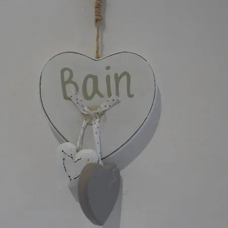 לינה וארוחת בוקר Au Rond Chene