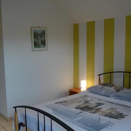 Au Rond Chene Bed & Breakfast 3*